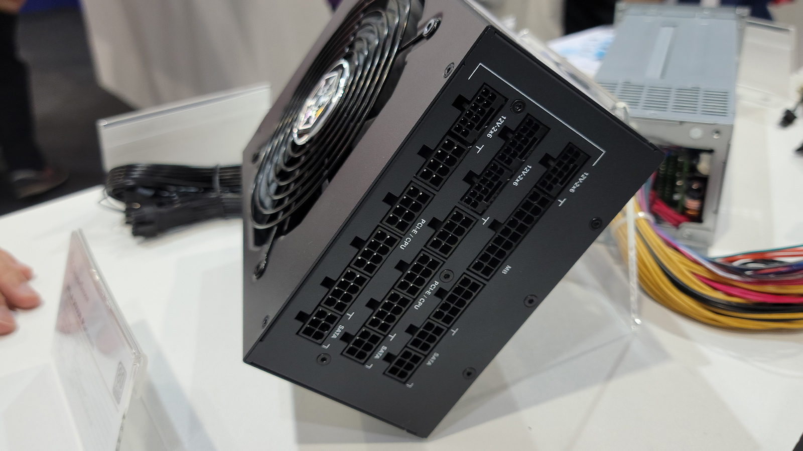 SilverStone HELA 2500R PSU connectors