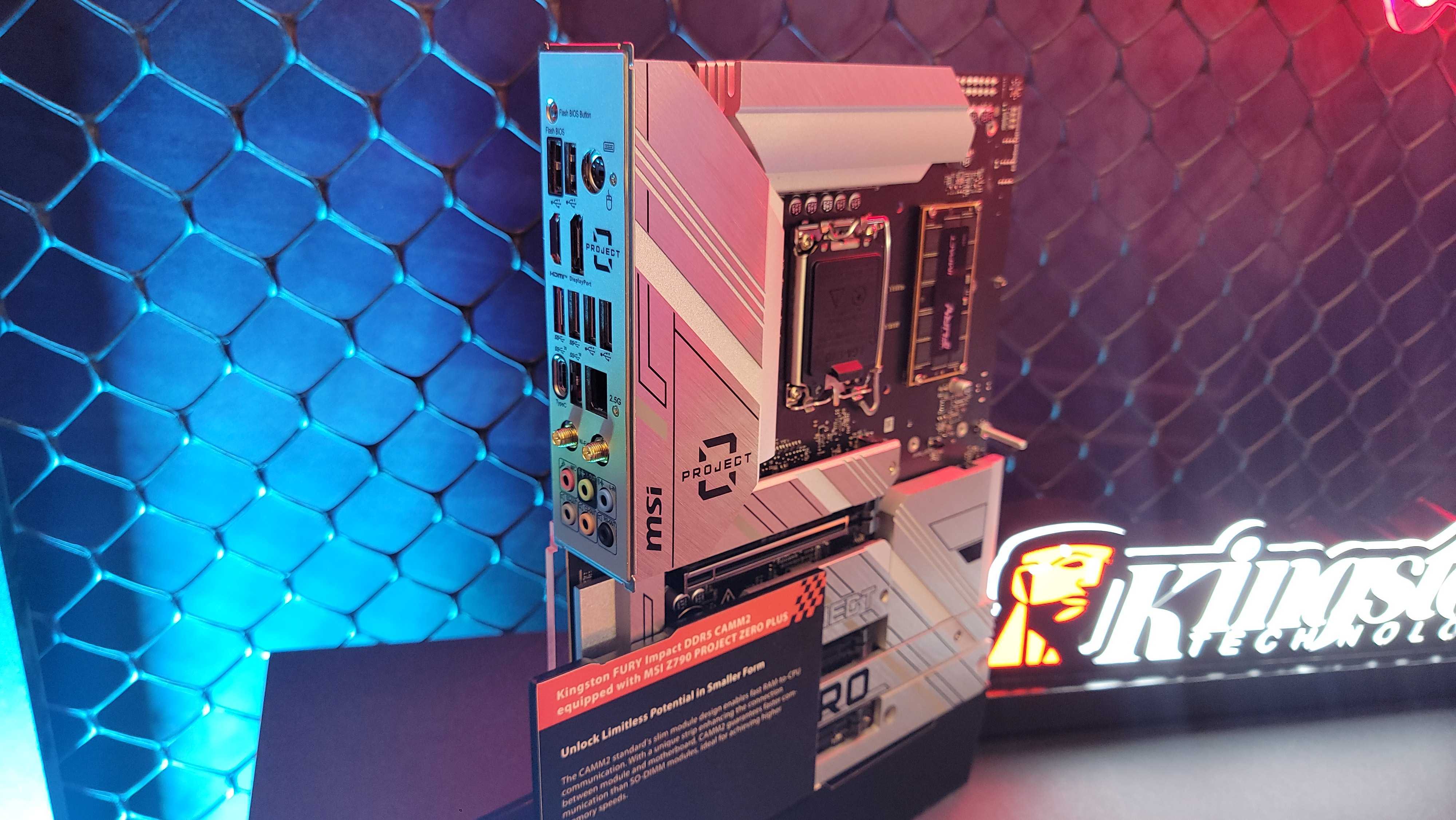 Módulo CAMM2 da Kingston na placa MSI