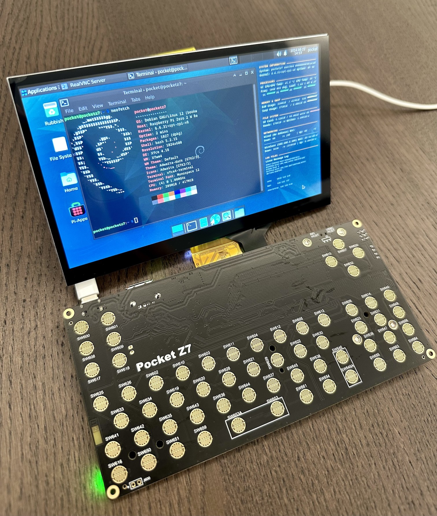 The Pocket Z booted into the XFCE Desktop Environment