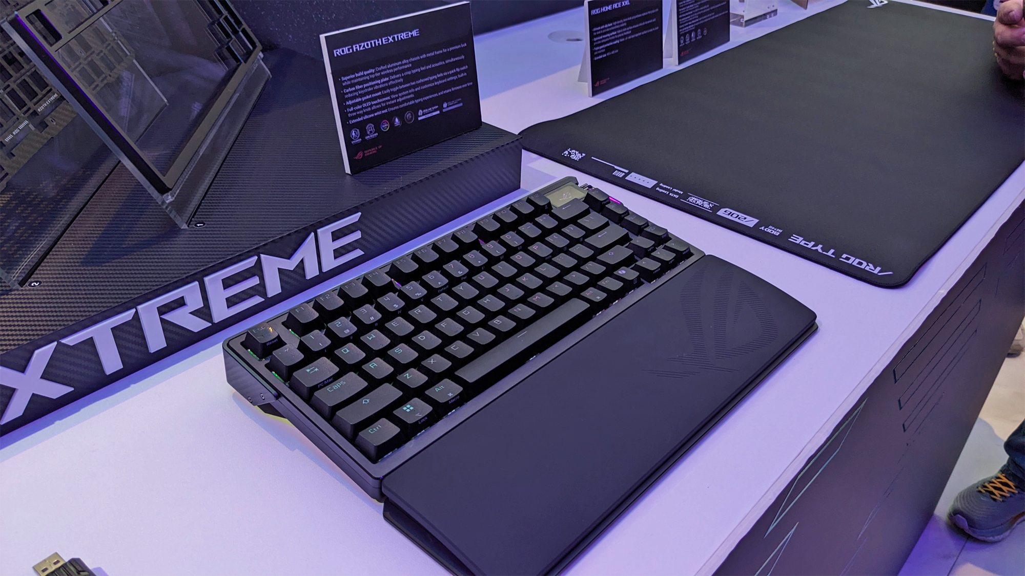 Asus ROG Azoth Extreme