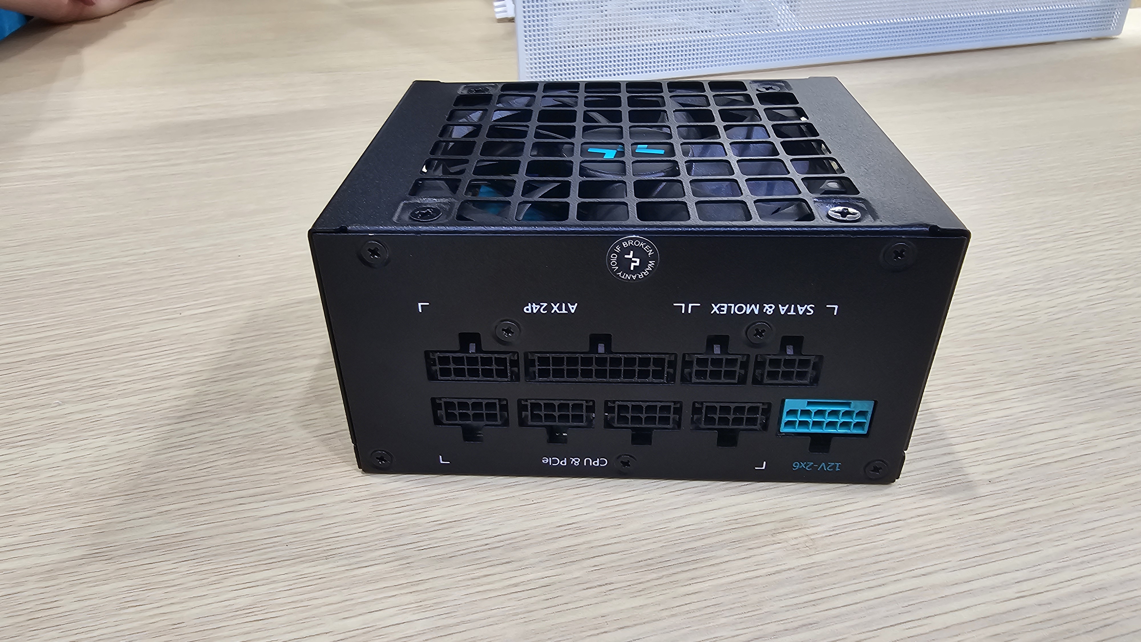 Novas fontes de alimentação DeepCool cumprindo os padrões Intel ATX 3.1 e PCIe 5.0
