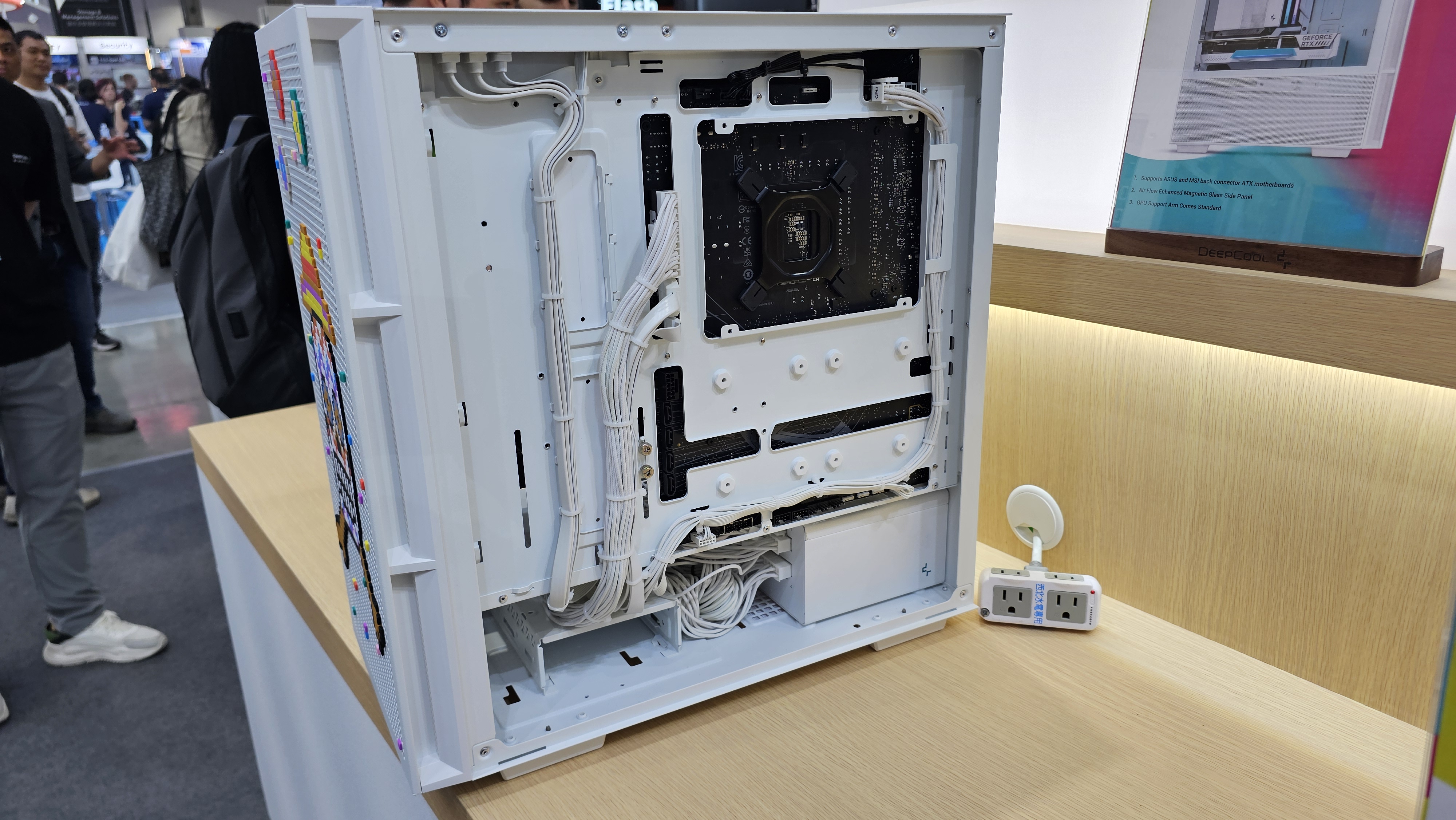 Case para PC DeepCool CH560R compatível com BTF
