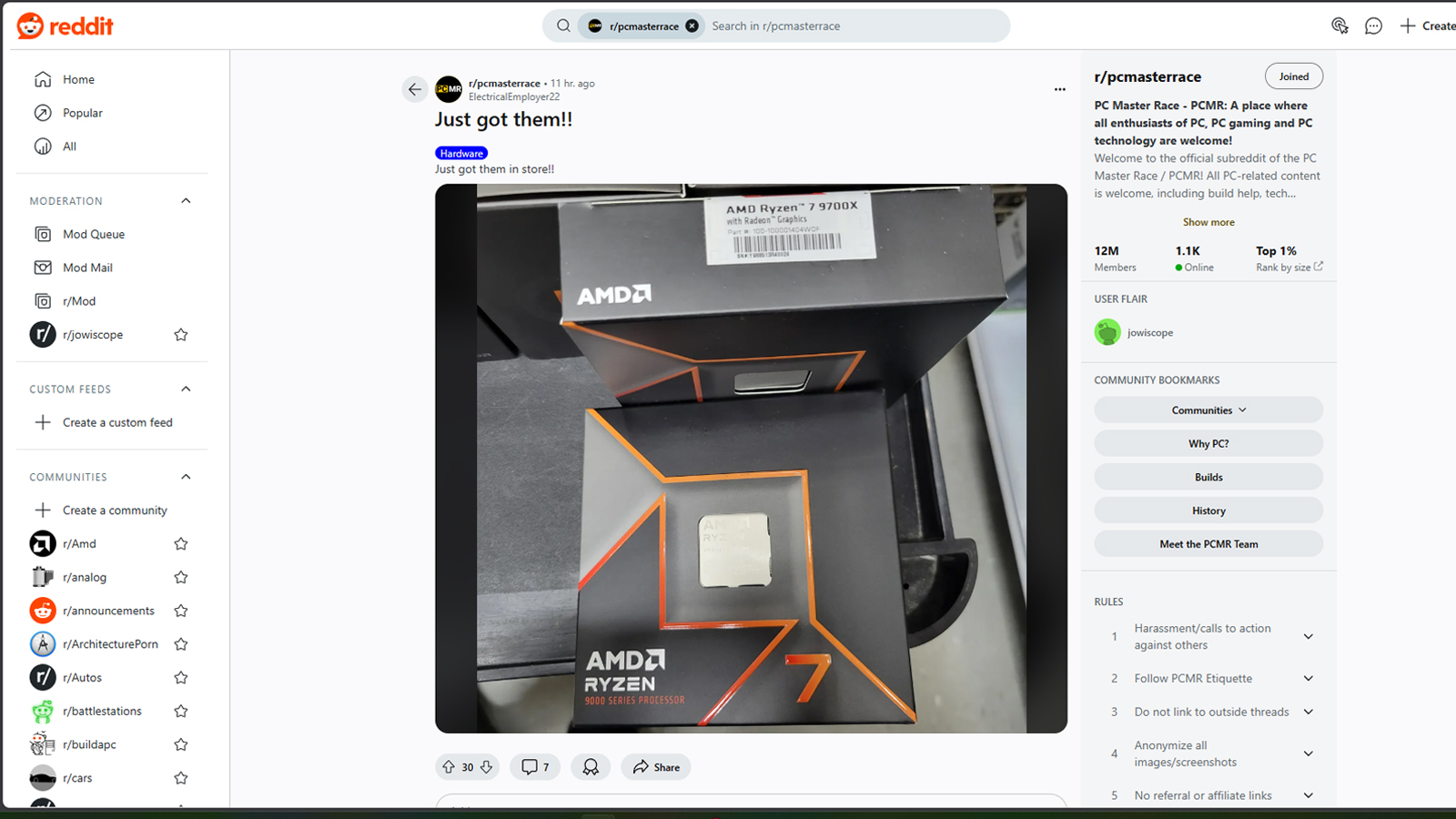 Processadores AMD Ryzen 9 9700X em caixas de varejo