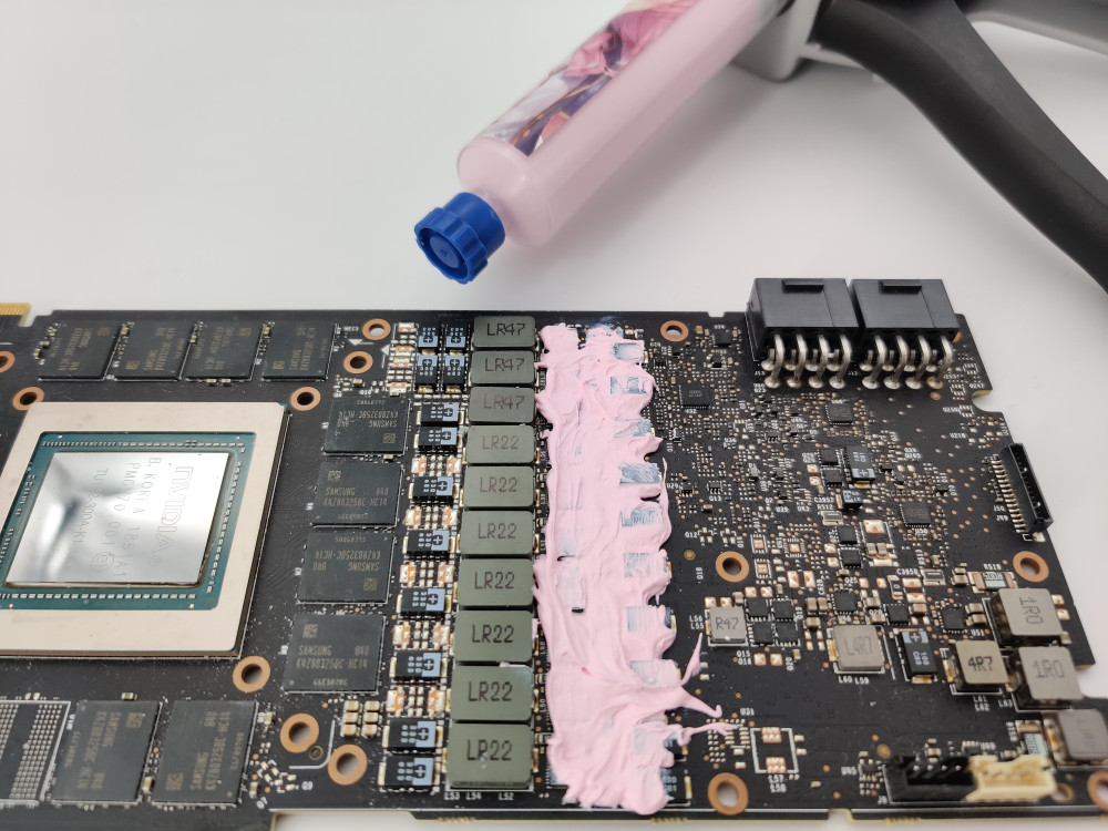 Ekusu and Mugeru thermal paste