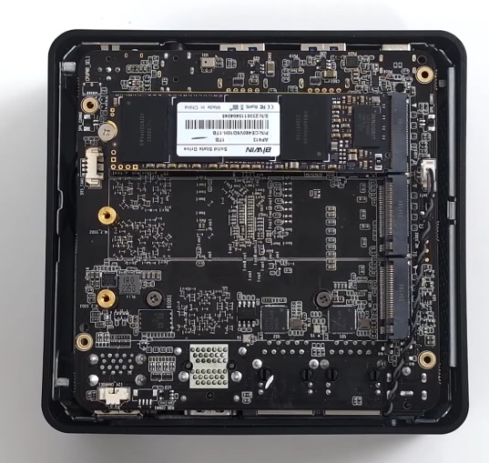 Portas NVMe no Soyo S9 AI mini PC