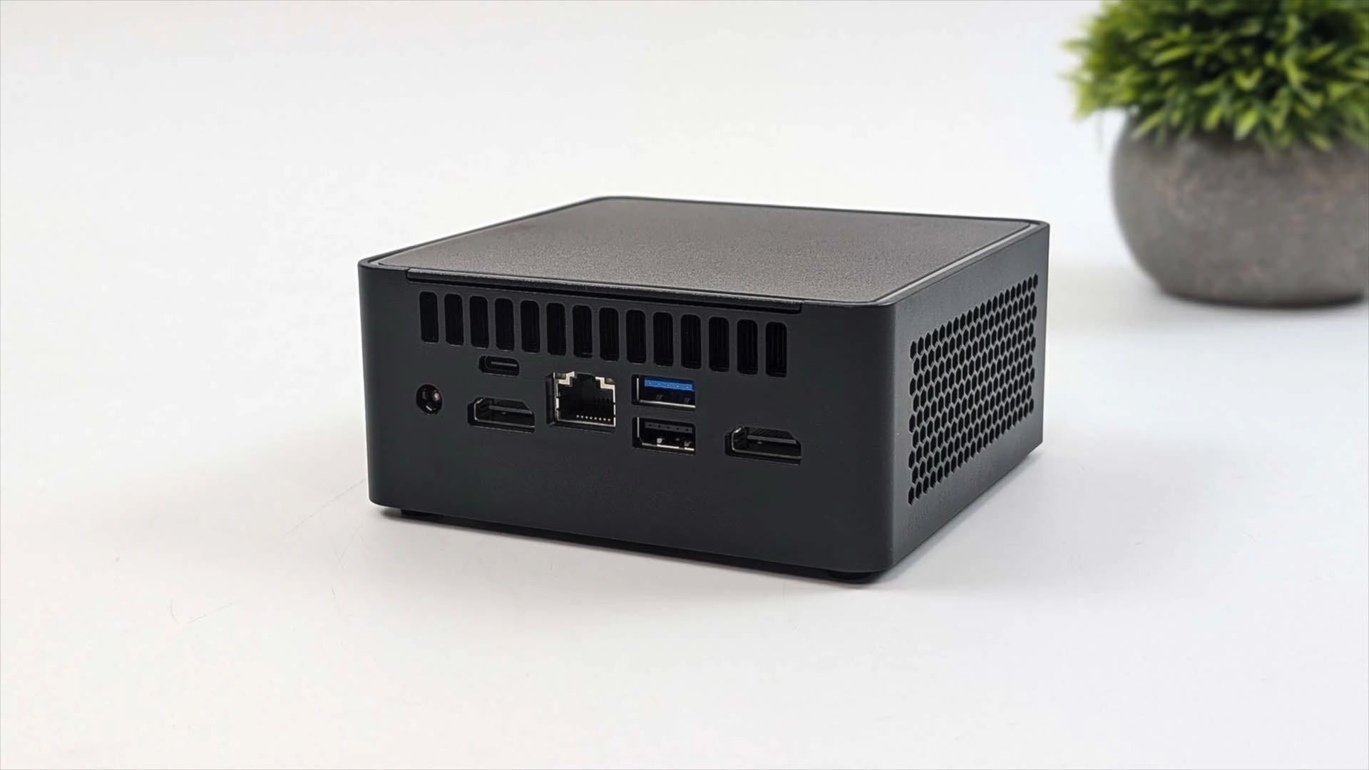 Painel traseiro do Soyo S9 AI mini PC