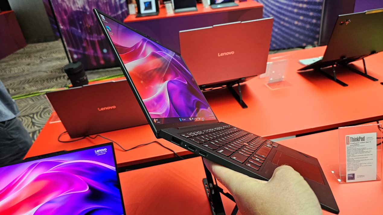 Lenovo ThinkPad X1 Carbon Aura