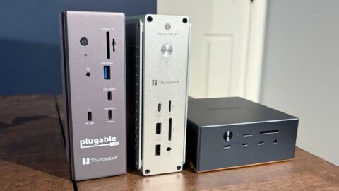 Docking stations Thunderbolt 5 da UGREEN, Keychron e Plugable lado a lado