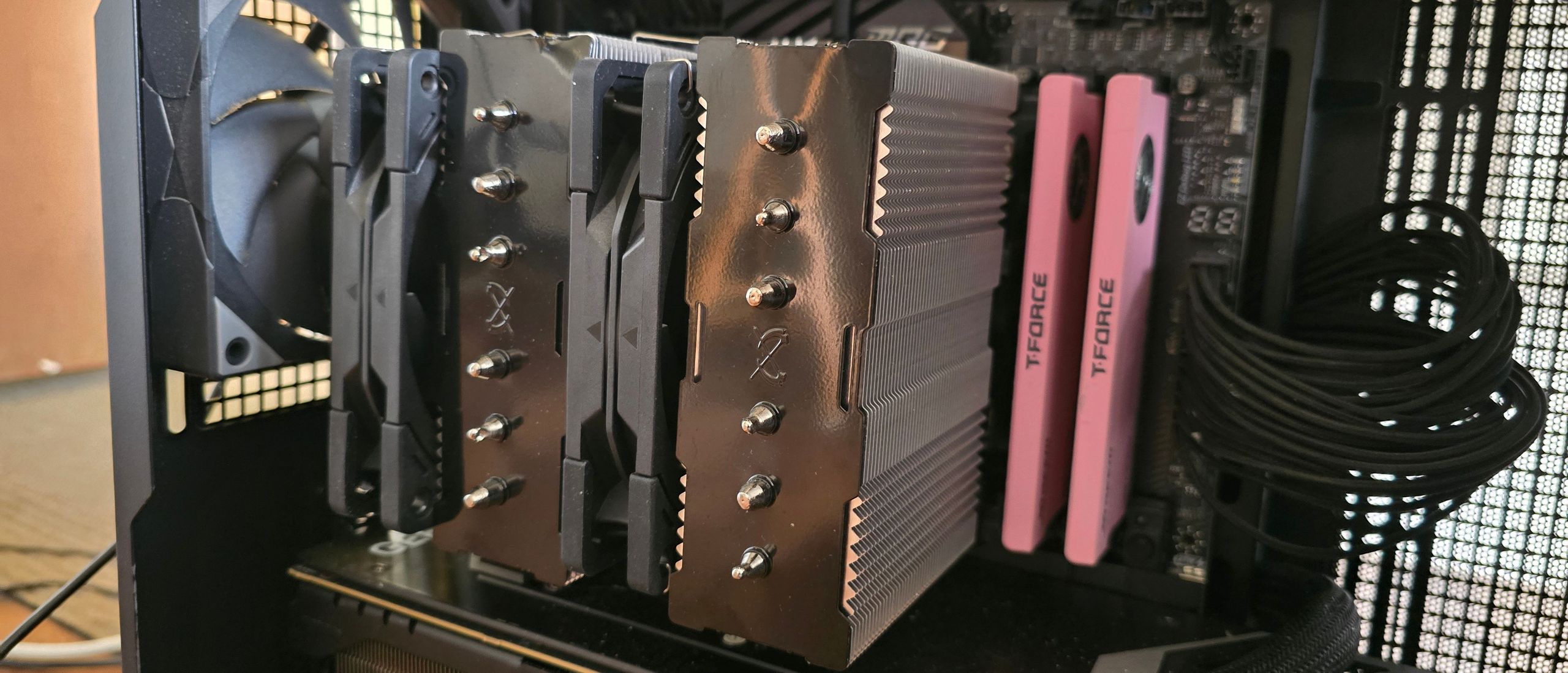 Air cooler Scythe Magoroku dual tower instalado em placa-mãe