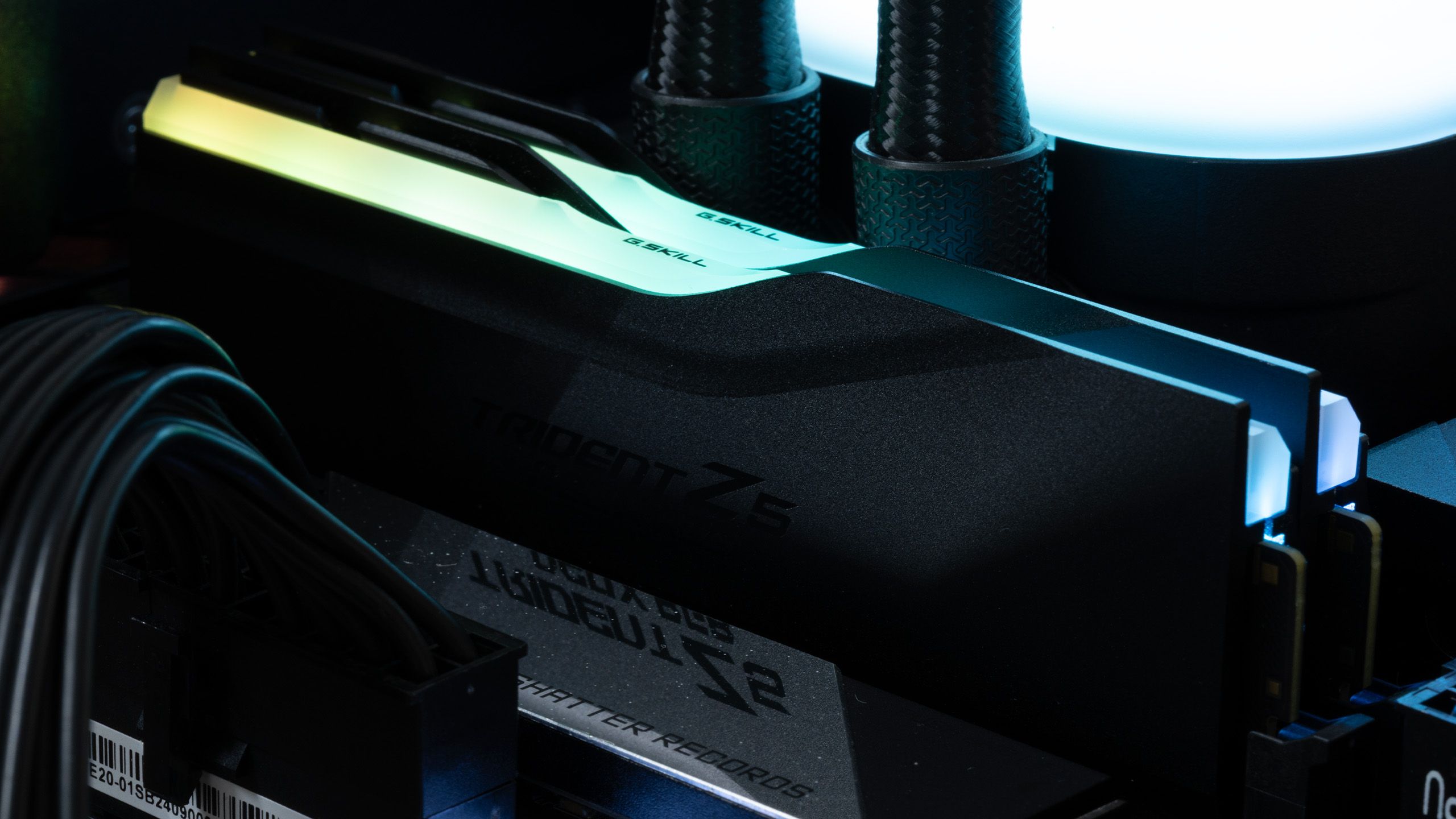 Memória G.Skill Trident Z5 NeoX RGB DDR5-6000 para plataforma AMD