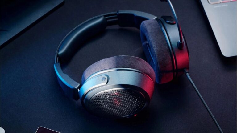 Headset gamer HyperX Cloud Alpha Air open-back com sistema Bass Tube vermelho