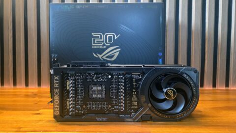 Placa de vídeo GeForce RTX 50 em matéria sobre overclock de VRAM com o Hydra
