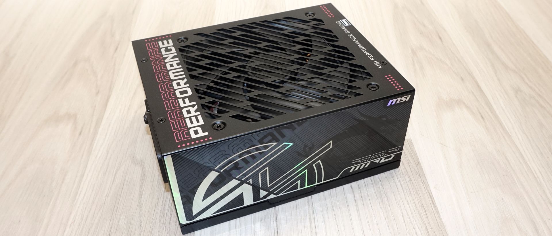 Fonte de alimentação MSI MPG Ai1600TS de 1600W com eficiência Titanium