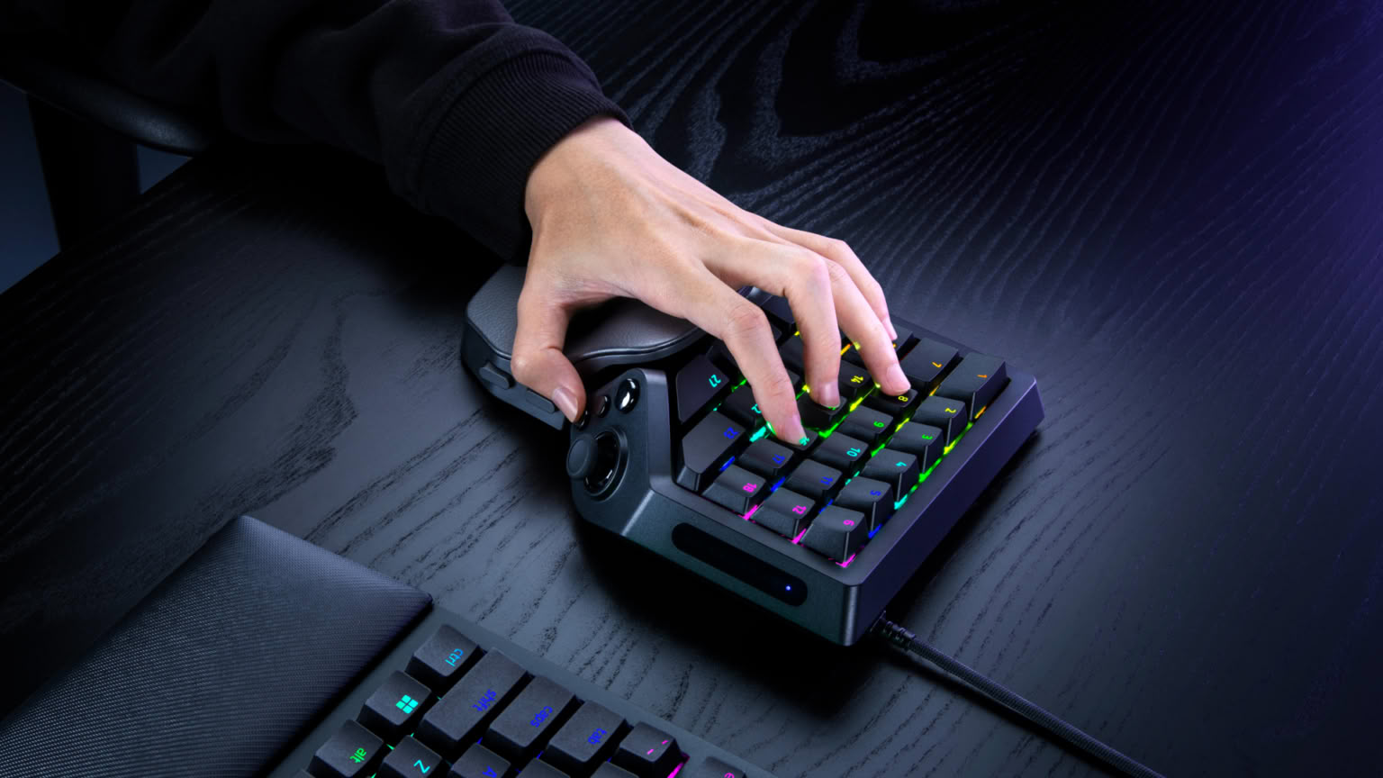 Keypad gamer Razer Tartarus V2 Pro com thumbstick e descanso de pulso