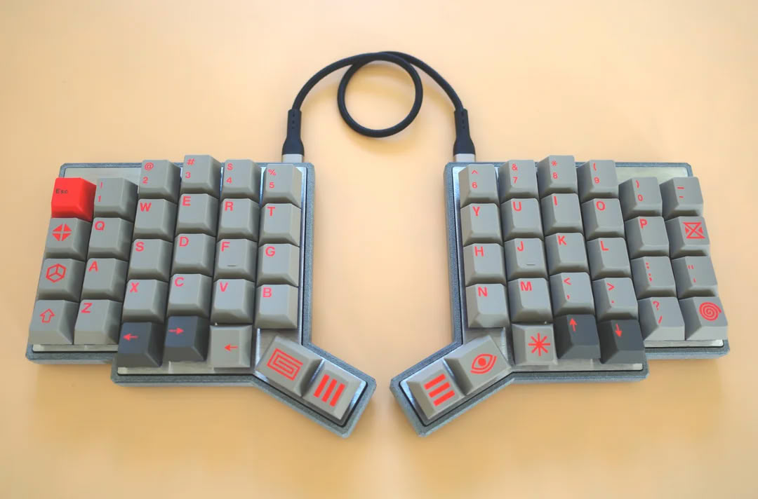 Teclado mecânico ergonômico dividido Pando open source
